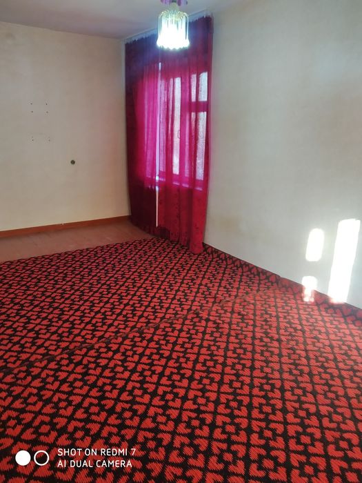 Возле педагогического института сдается квартира без маклера .