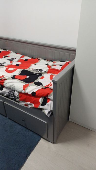 Pat ikea gri cu sertare