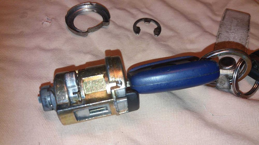 Reparatii contacte blocate. Tobias Locksmith SRL