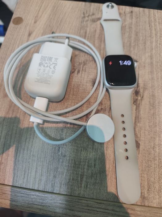 Apple watch , series 8