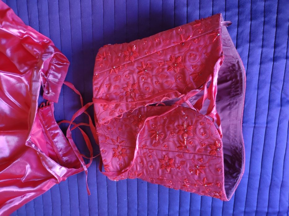 Продавам бална рокля