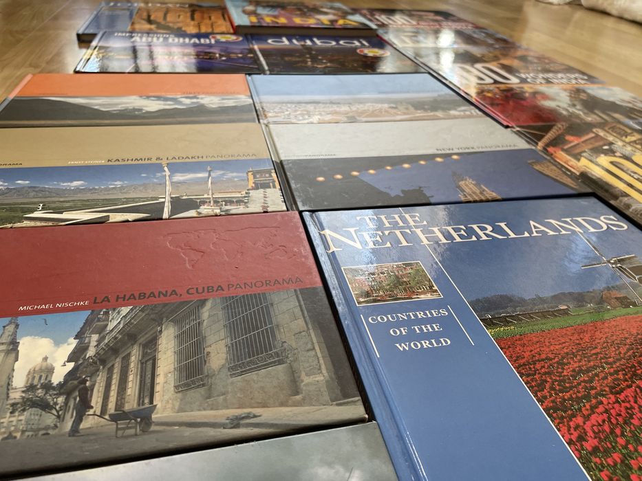 Книги за архитектура и география