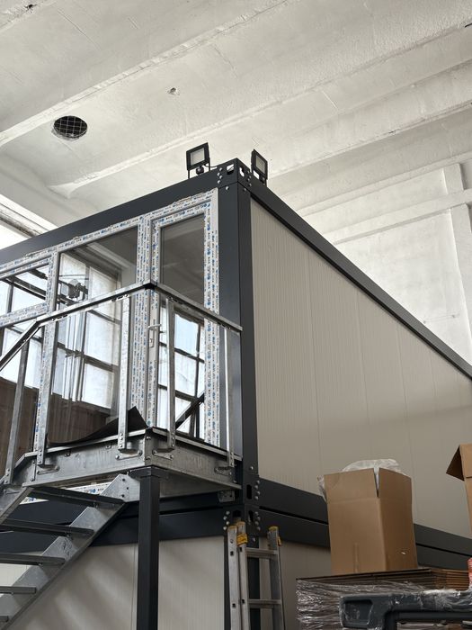 Vând structură metalică pentru container,din tabla zincata de 3 mm