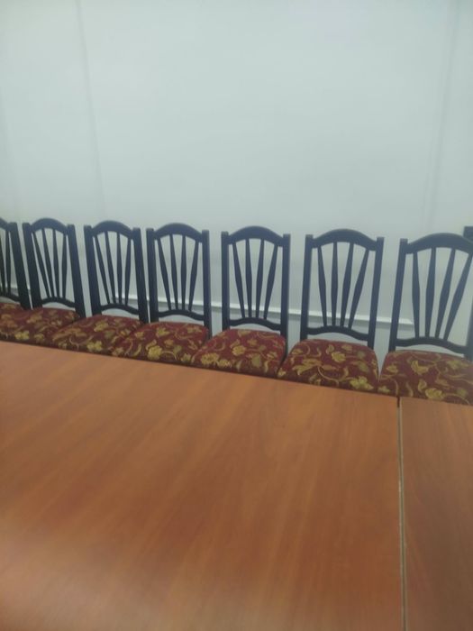 Стол стуля жаңа күйінде тұр