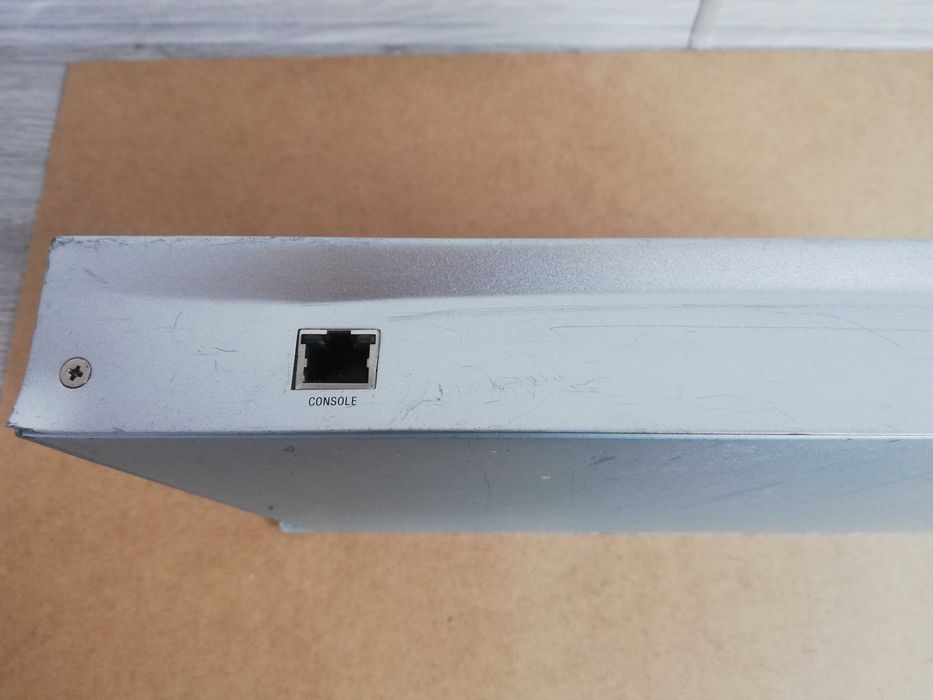 Ubiquiti Switch 24 250w  US-24-250W за части