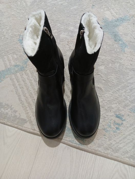 Ботинки женские продам