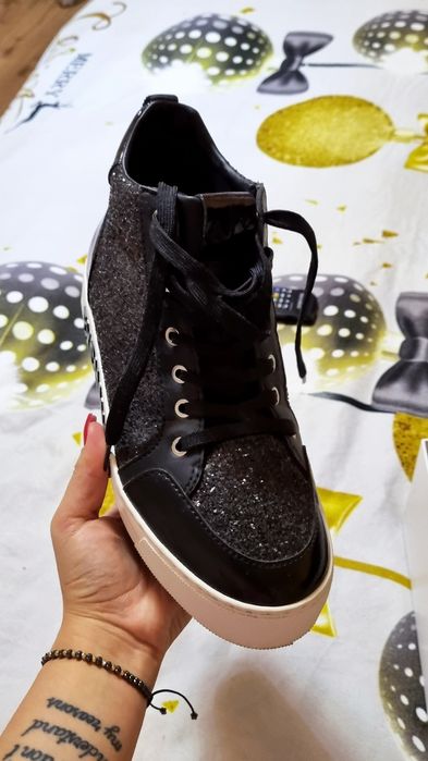 Tenisi armani, o singura purtare. Mărimea 38