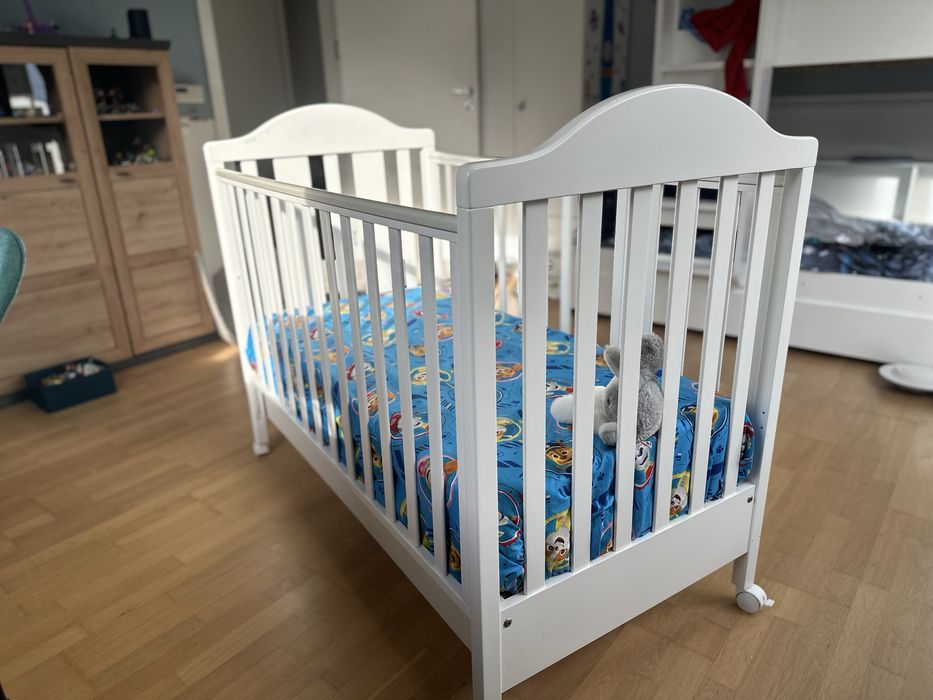 Детско легло кошара Bay Italia + матрак Happy Dreams + протектор