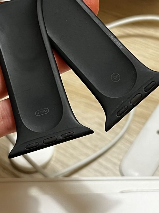 Apple Watch Series 5 44mm Space Gray + 2 каишки (Батерия 87%)