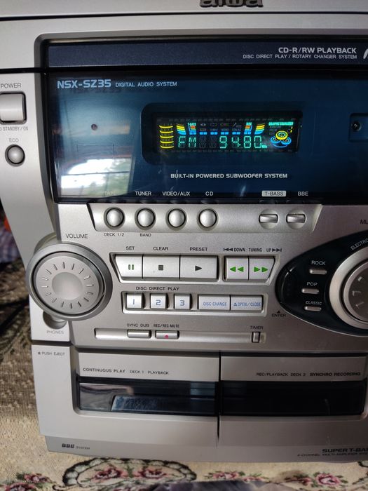 Combină aiwa biamplificată