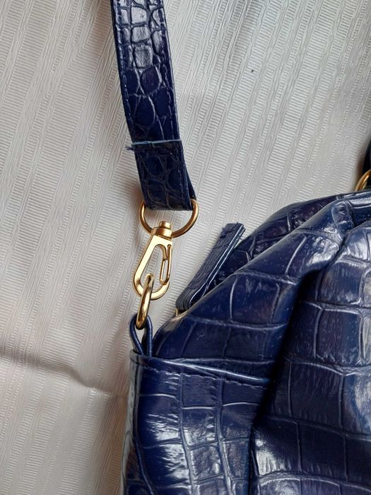 Дамска чанта в тъмносин цвят