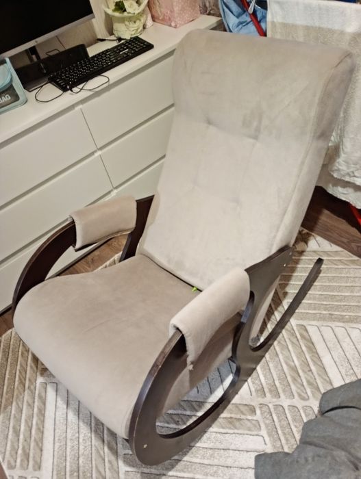 Стол люлещт като нов .