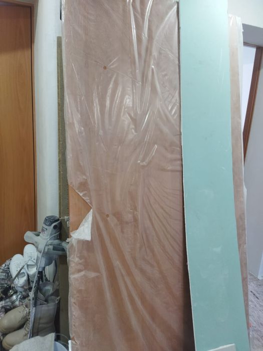 Дверь меж комнотная