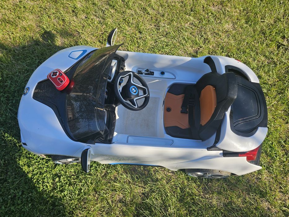 Детска акумулаторна кола BMW i8