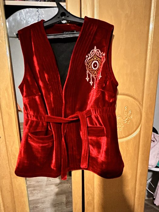 Продам жилетка новые продам