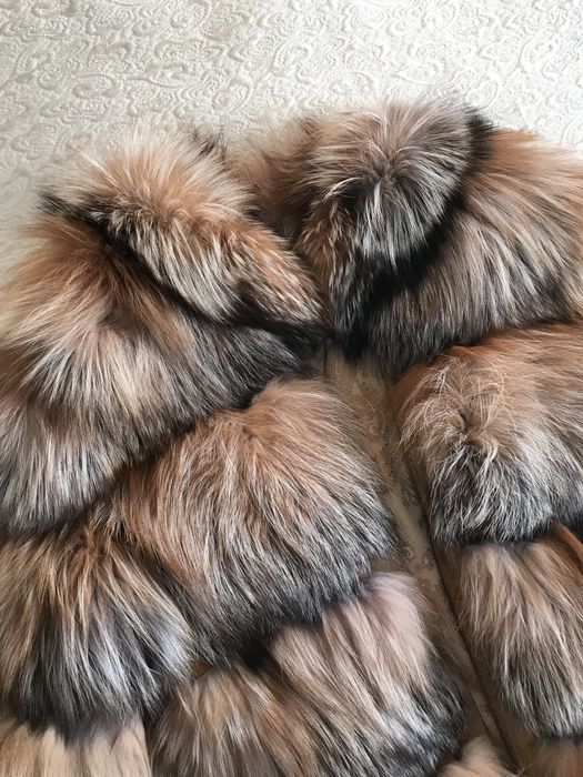 Шуба лисья натуральная (чернобурка)