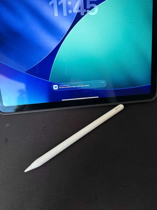 iPad Air 5 (M1, 2022), 64GB Wi-Fi, Starlight + Apple Pencil 2 + accesorii