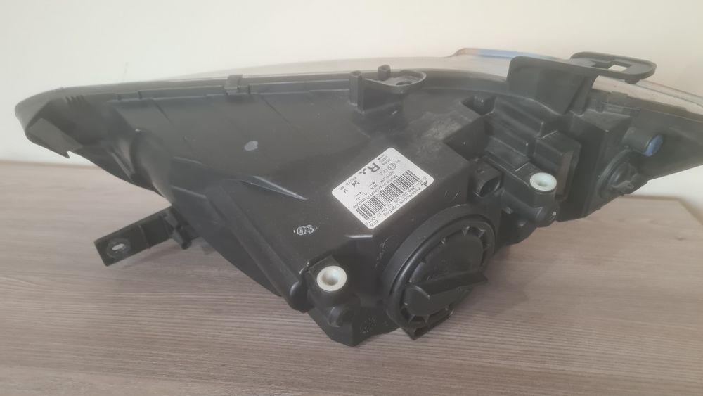 Фар Mitsibishi Colt