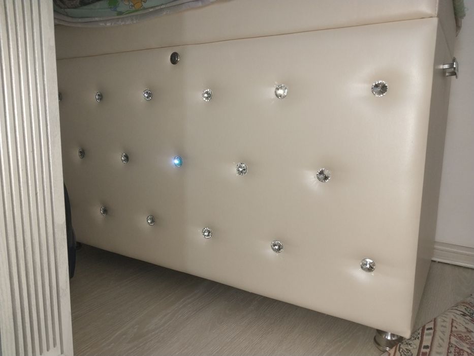 Сандык - сундук со стразами