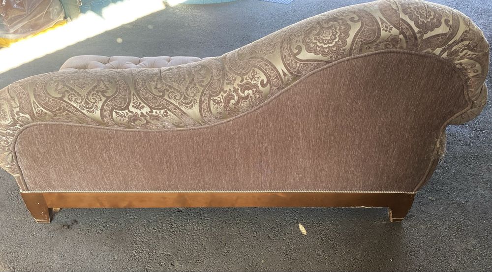 Продам  диван.