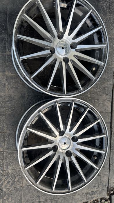 Продам комплект литых дисков R15