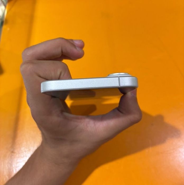 Продаю iPhone 16 белый
