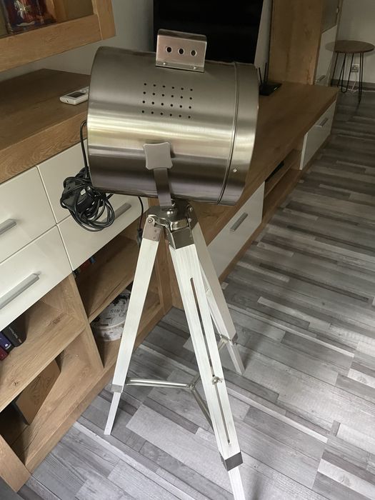 Vand lampa cu trepied reglabil pentru casa/apartament