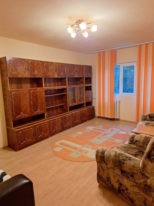 Inchiriez apartament 2 camere Cf 1 decomandat zona Carol Davila PLOIESTI