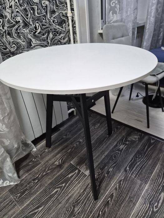 Стол круглый,в идеальном состоянии.стиль лофт