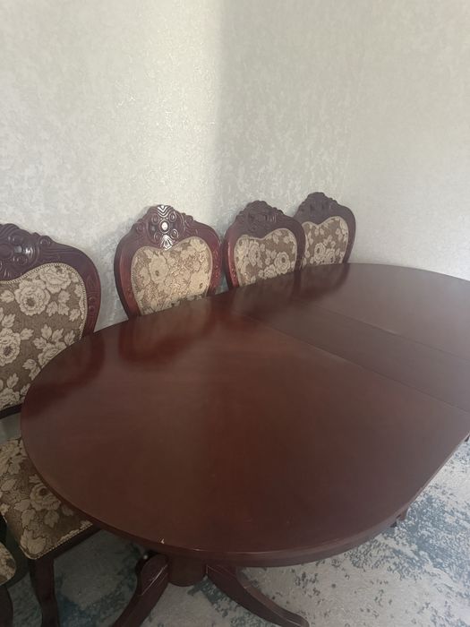 Продам стол и 8 стульев