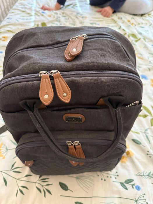 Бебешка раница Dikaslon – с подложка за преповиване и аксесоари