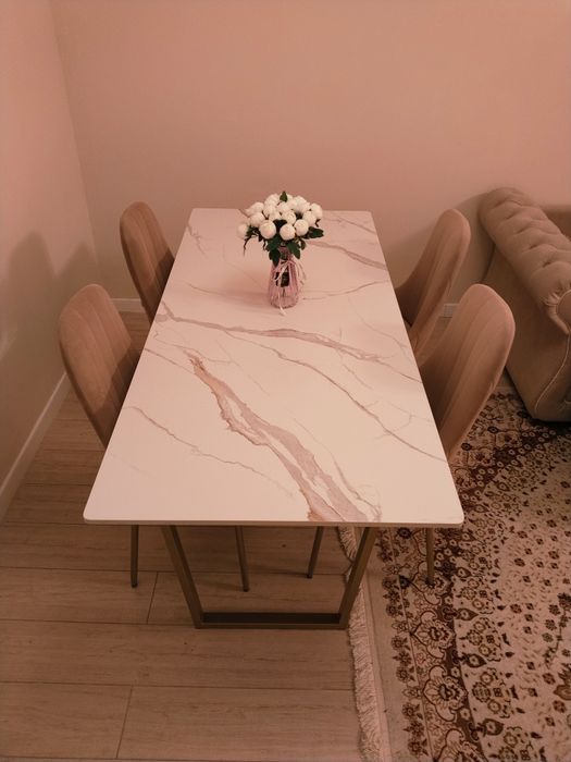 Срочно стол без стульев