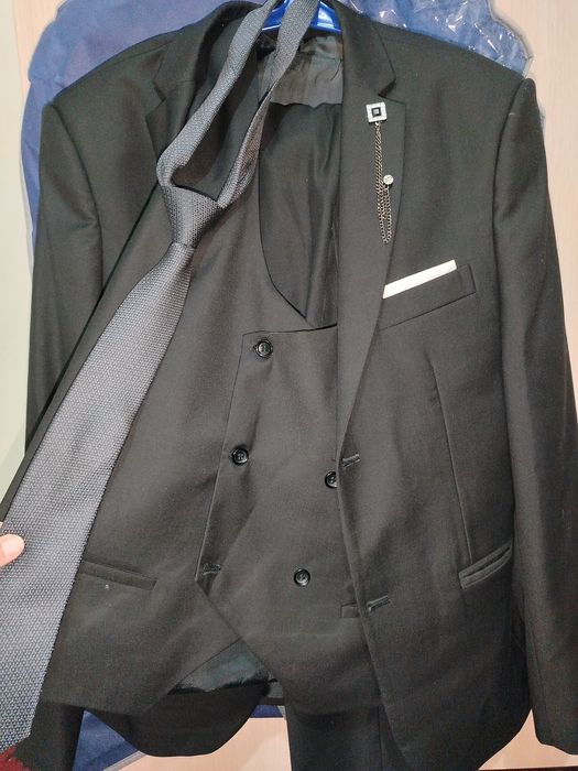 Kastyum shim  sotiladi bir iki marta kiyilgan kuyov kastyum arzon