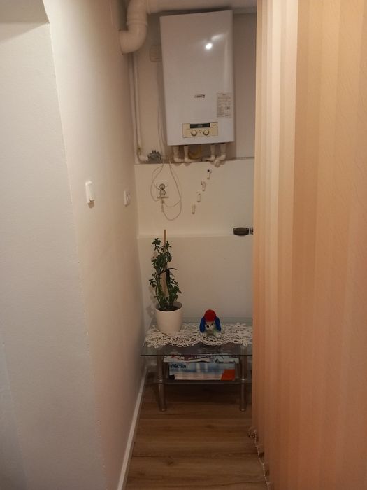 Vând apartament 2 camere Petroșani central