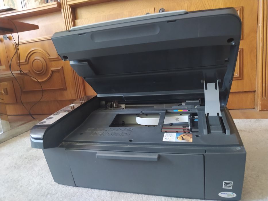 Vând  imprimanta  color 50 lei