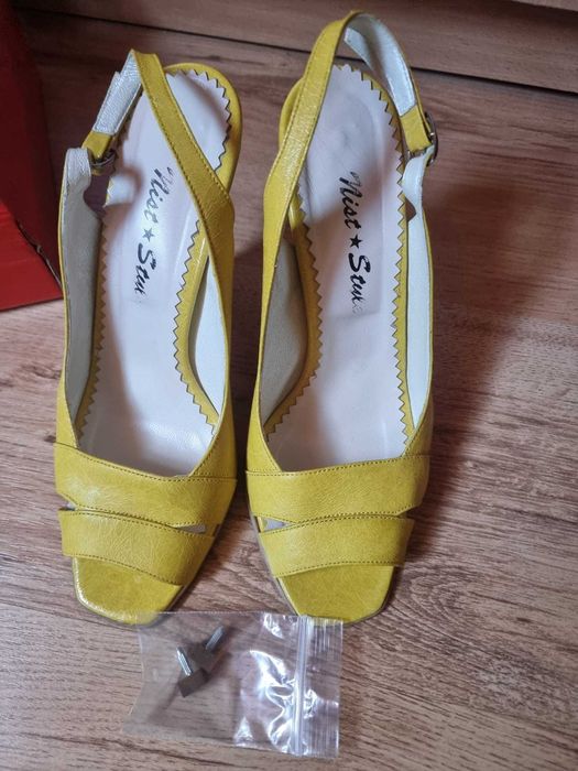 Sandale de dama - din piele, galben