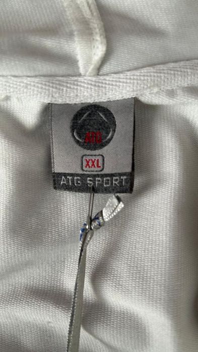 Белая кофта с надписью TECHNO с капюшоном