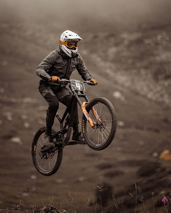 Объектив Sigma 24-35mm для Canon