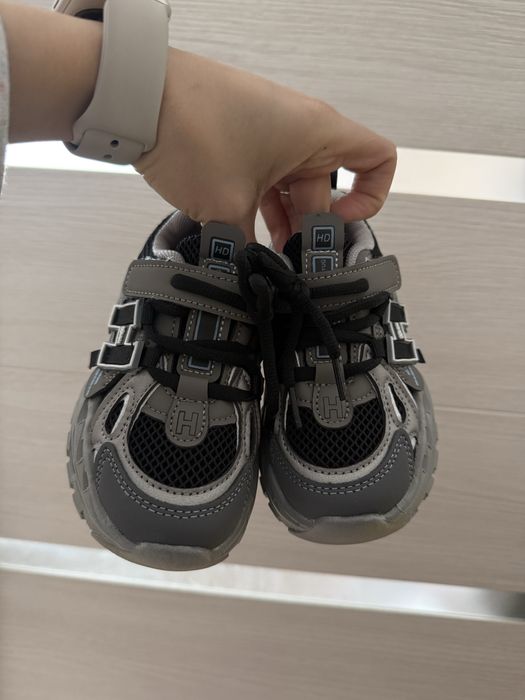 Кроссовки детские новые