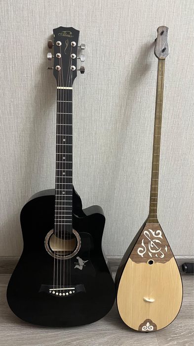 Гитара вместе с домброй в отличном состояний