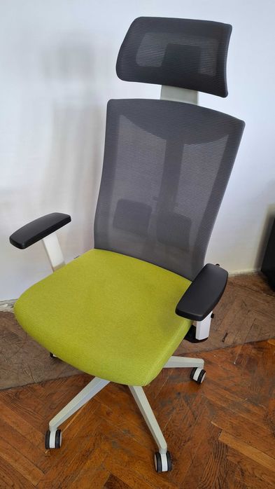 Ергономичен офис стол