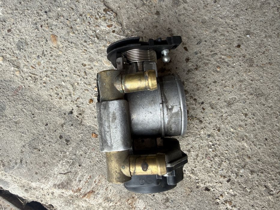 Дроселова клапа - VW Pasat B4