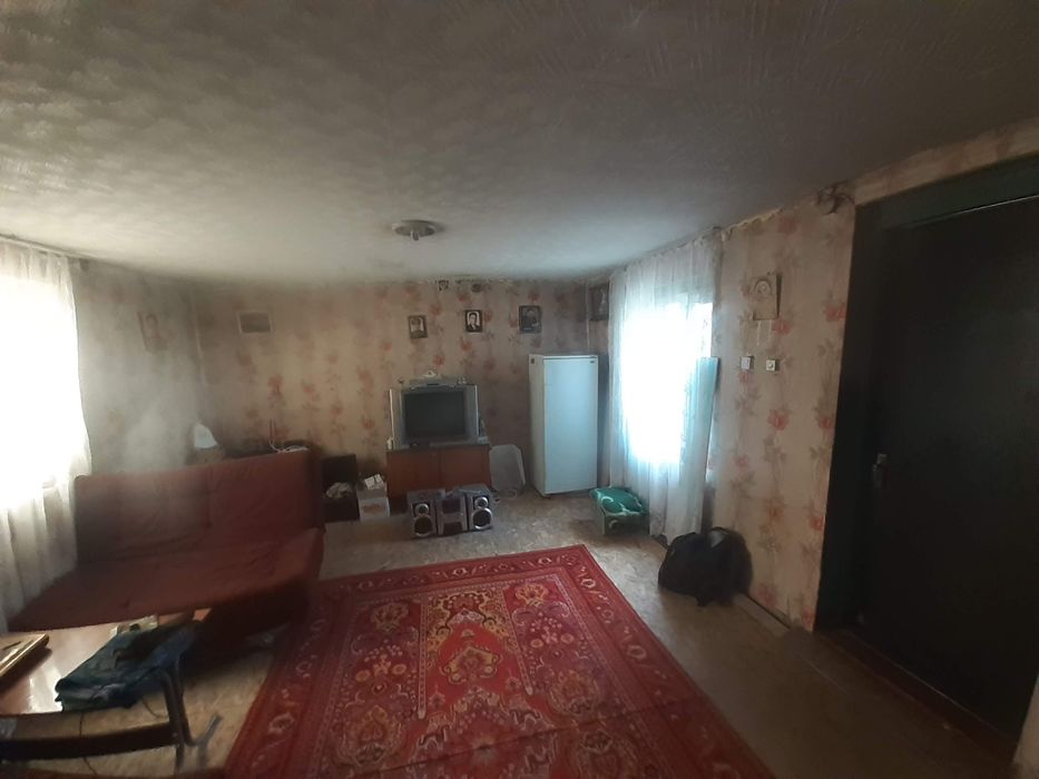 Продаётся дача. Зимняя.