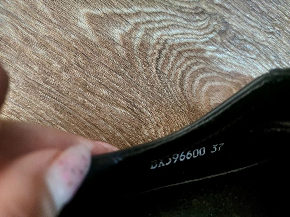 Продам кроссовки