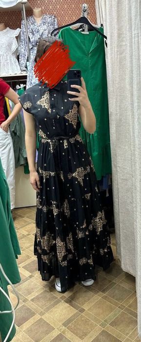 Черное платье с вышивкой