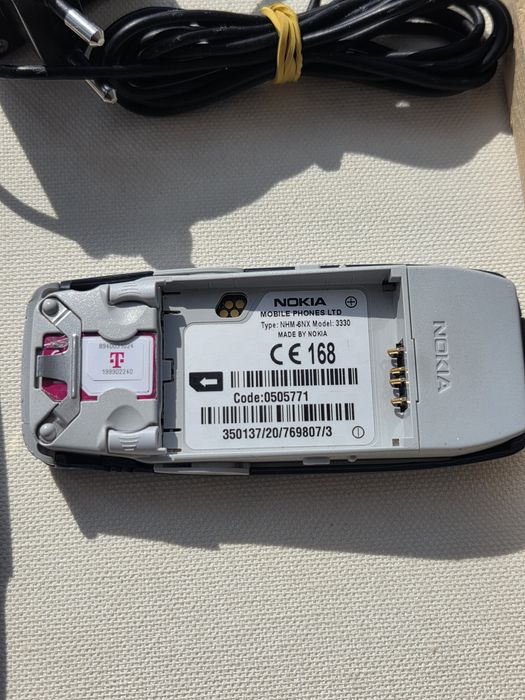 Nokia 3330cu butoane