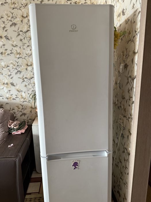 Indesit холодильник
