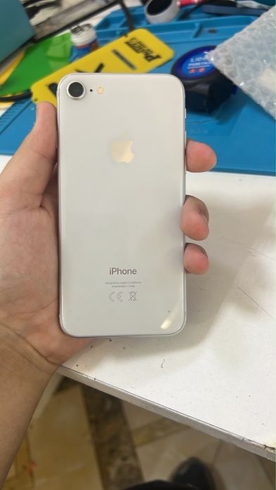 iPhone 8 с хорошем состояние