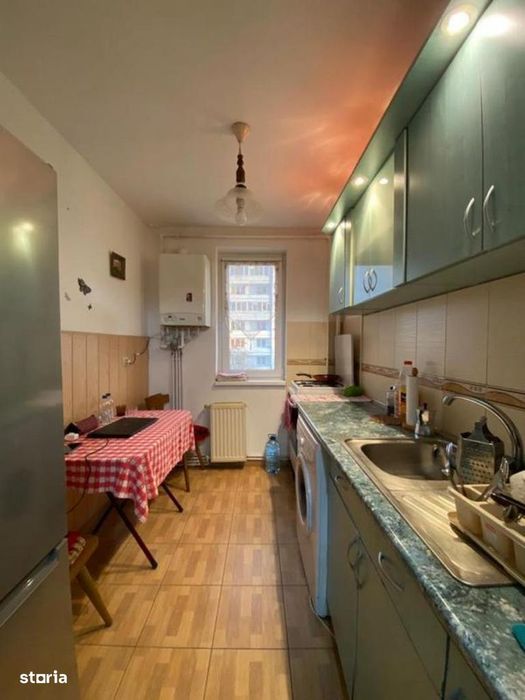 Apartament 2 camere semidecomandat zona Luptei