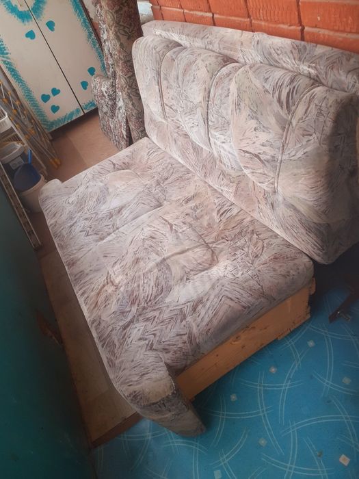 Продам Два Дивана и Два кресла Б/у. Самовывоз